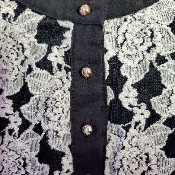 Blouse - Picture 2 of 6